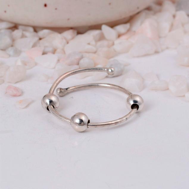 Adjustable Silver Fidget Ring: Minimalist anxiety jewelry with three movable spinner beads and a simple open wrap design.