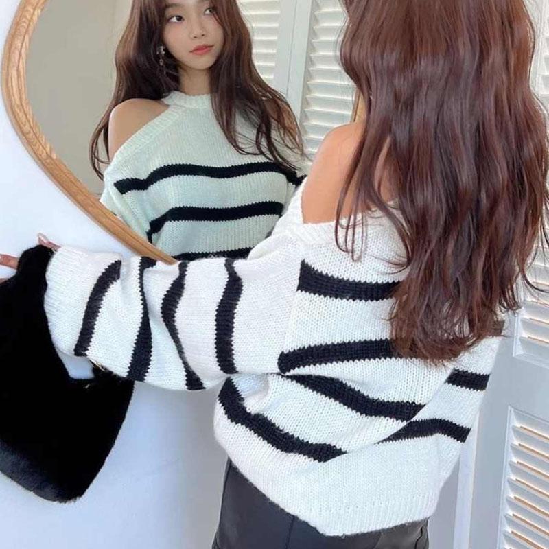 

Черно-белый полосатый свободный женский свитер с длинным рукавом и открытыми плечами, простой темперамент, высококлассный свитер весна и осень one size fits all белый