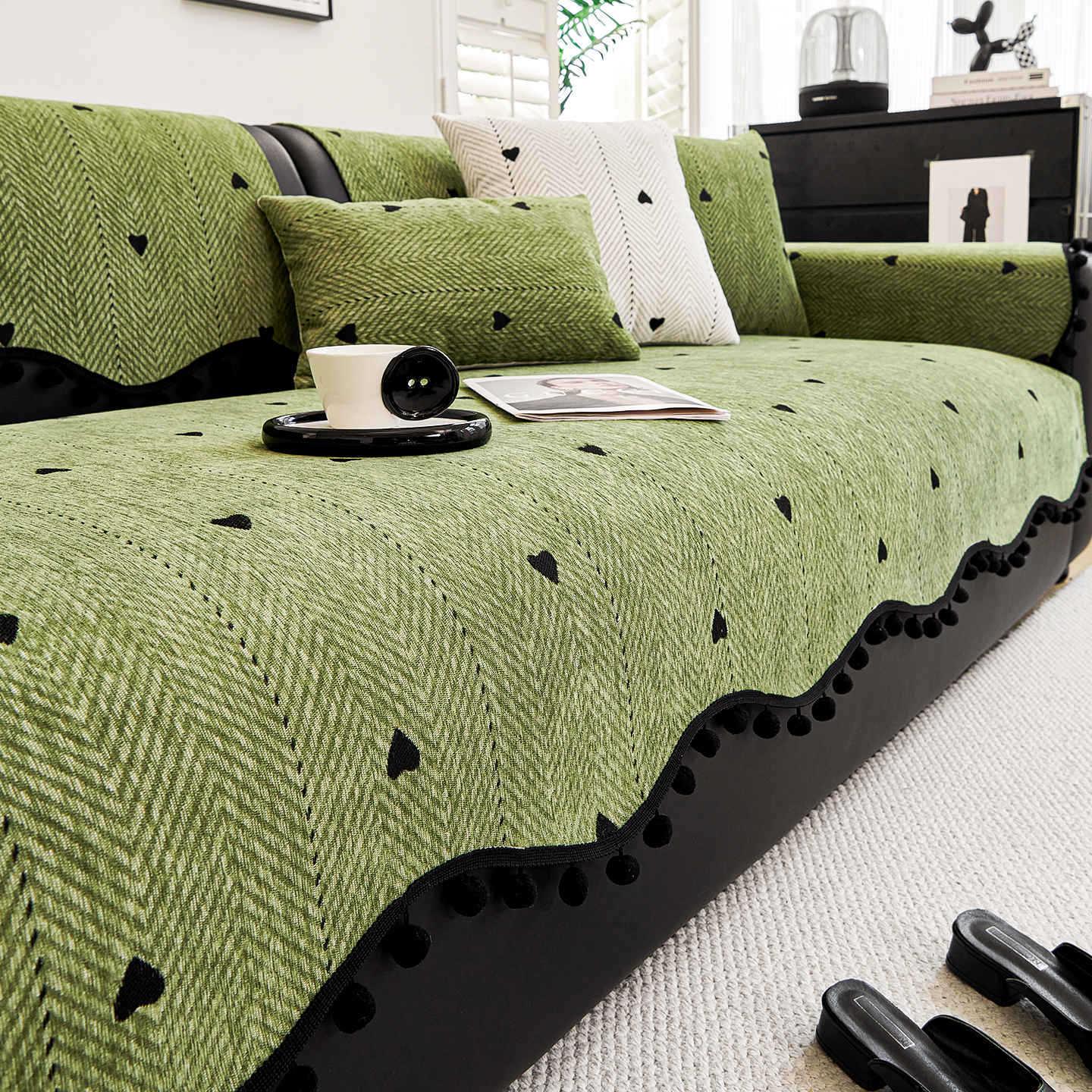 

2025 Universal Non-Slip Chenille Leather Sofa Cushion Cover - Four Seasons High-End Design 70*70 cm