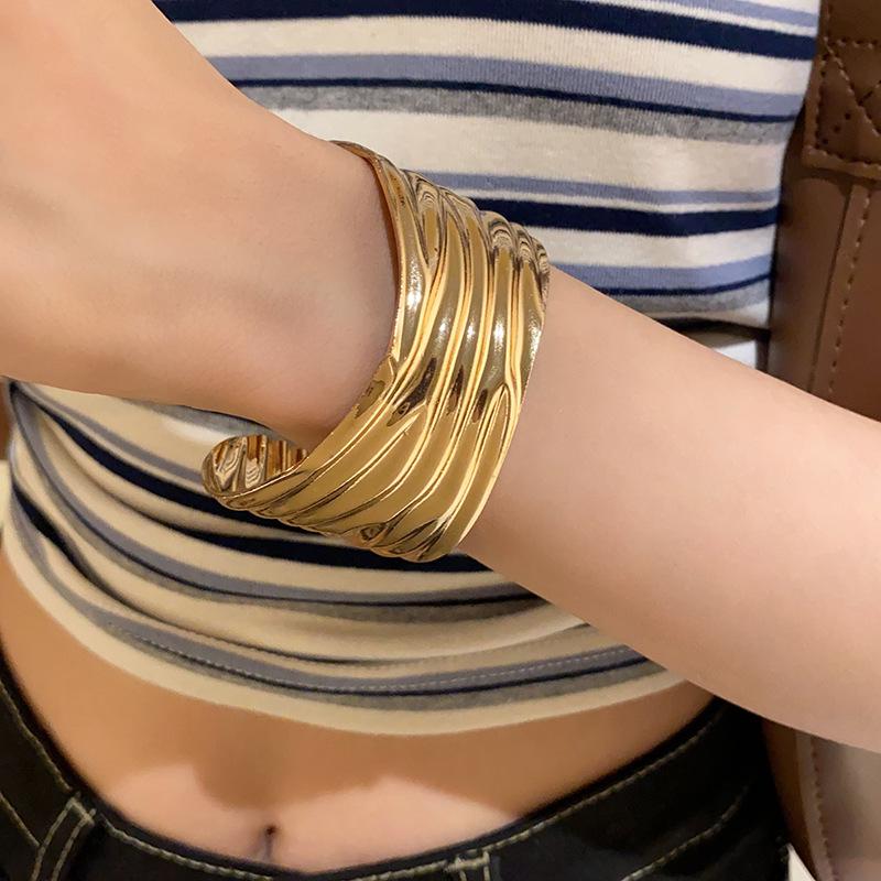European American Metal Texture Open Bangle: Elegant Cross-Border High-End Women’s Bracelet