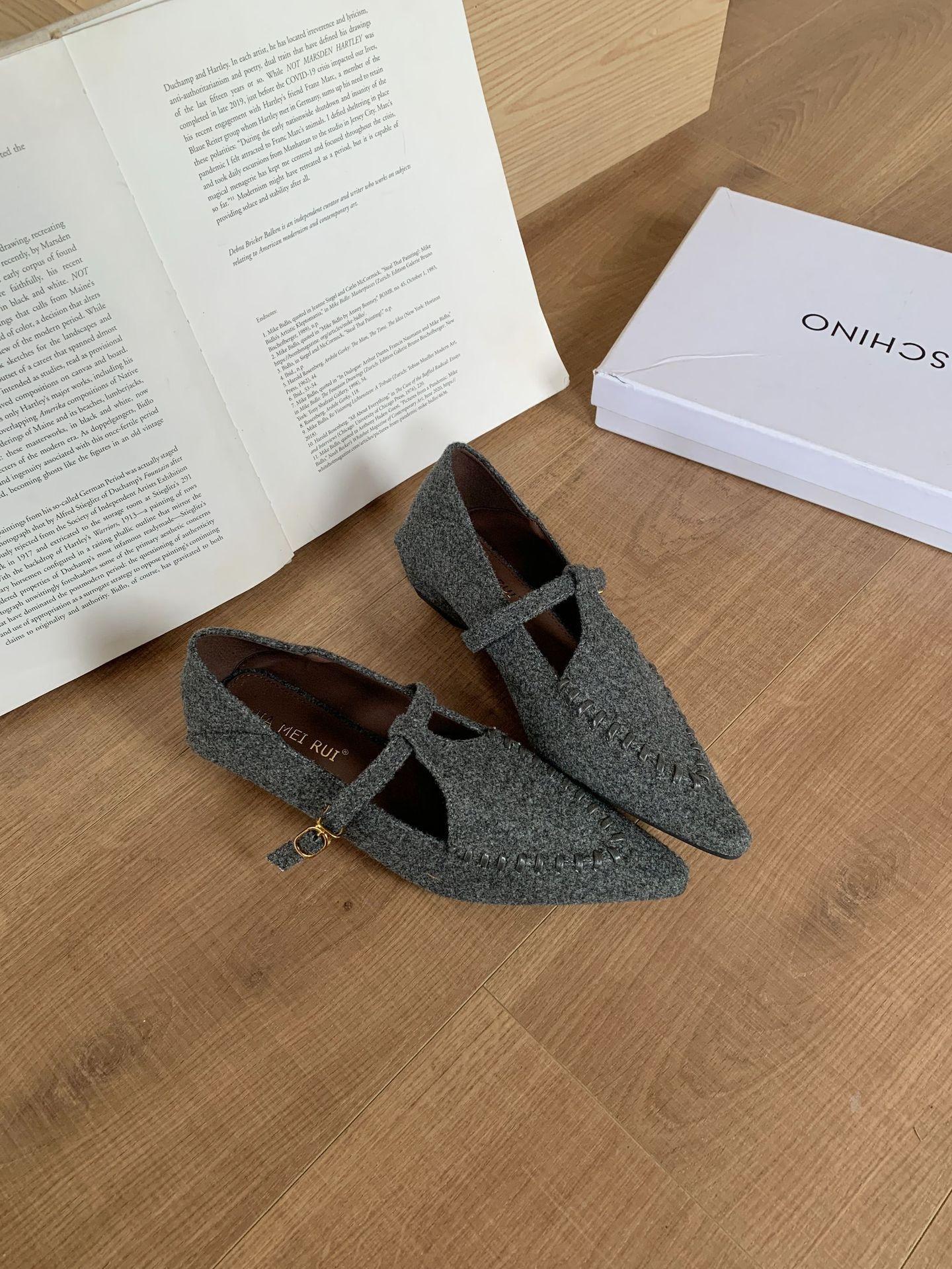 

French pointed Mary Jane women s shoes small wedge heel single shoes women s 2025 spring and autumn new temperament thin heel work shoes 40 сірий колір