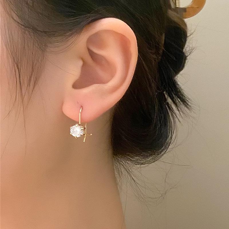 Elegante Zirkon-Ohrringe: Damenhaftes farbiges Diamant-Windmühlendesign für Frauen