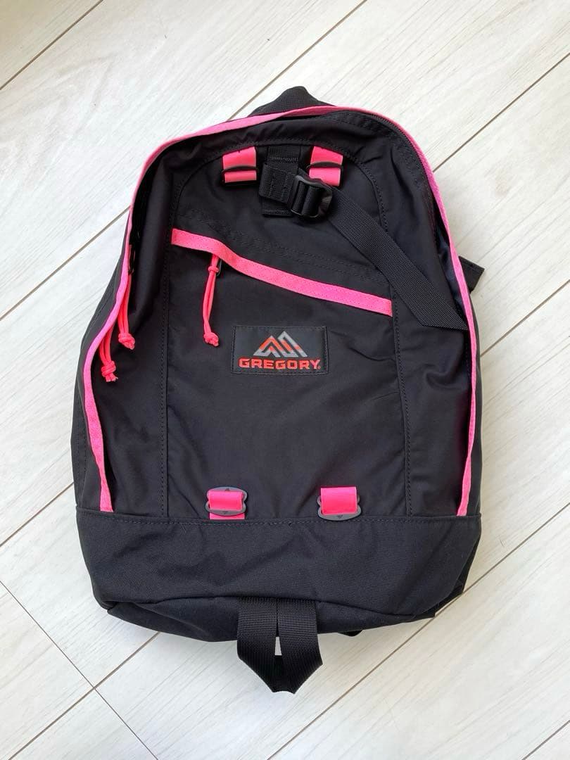 

[USED] Excellent condition Gregory Fine Day black and neon pink backpack