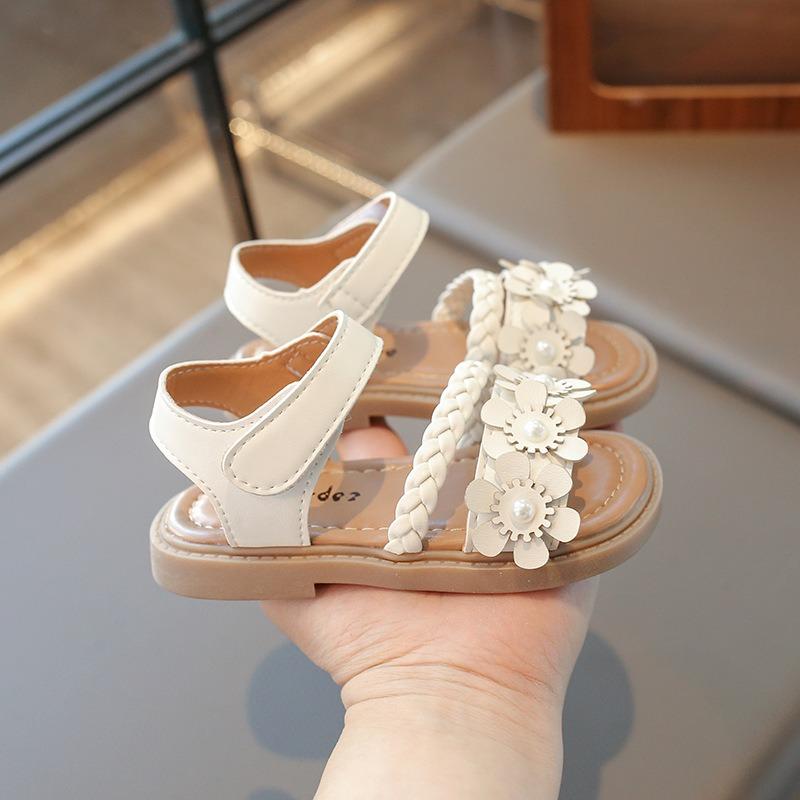 Girls' shoes, children's floral princess sandals, summer baby beach soft-sole walking shoes.