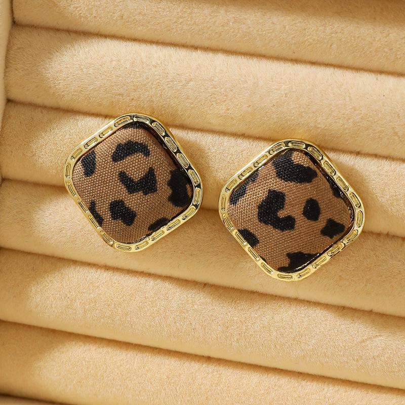 Hong Kong Style Retro Leopard Print Stud Earrings – Trendy Minimalist Autumn/Winter Accessories
