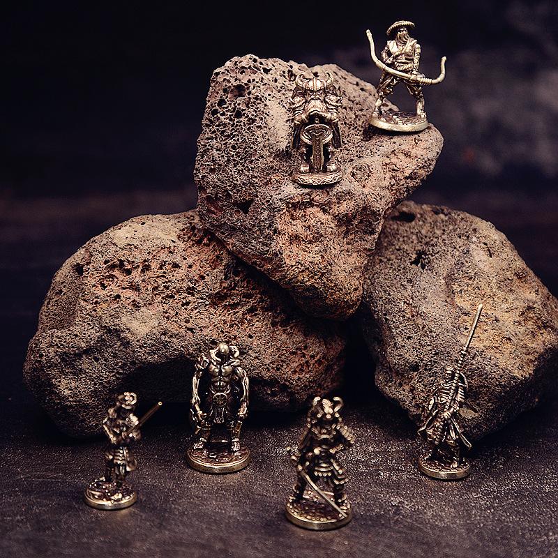 Bronze Japanese Shogunate Samurai Ancient Soldier Toy Model Finished Table Game Car Ornament Figure