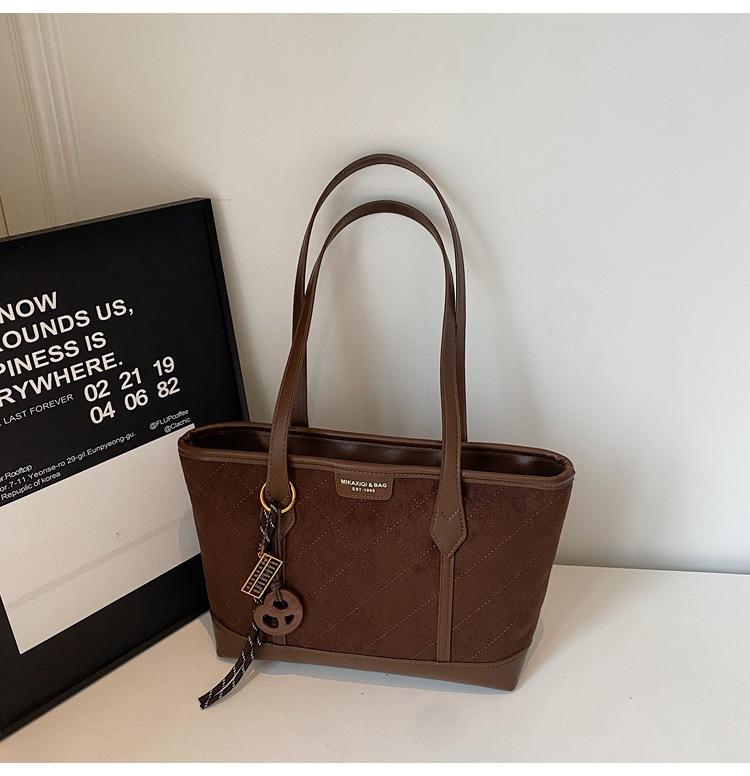 

Корейская версия модной сумки-тоут женская 2025 новая модная универсальная плечевая сумка большой вместимости простая повседневная женская сумка для поездок на работу