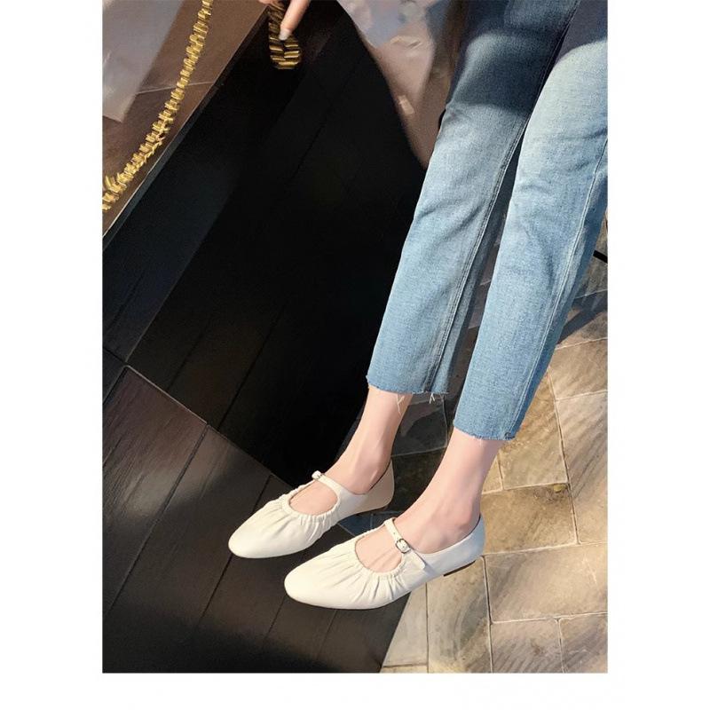 

Туфли-балетки Мэри Джейн на плоской подошве с серебристой плиссированной пряжкой-однословом 40