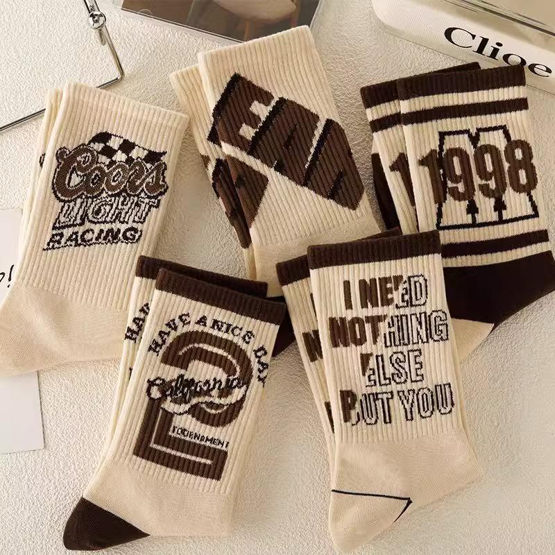 Men's Retro Mid-Calf Sports Socks - Odor-Proof, Trendy, Versatile, Perfect for Autumn and Winter.