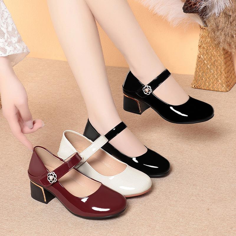 Sapatos de Couro Brilhante Respiráveis de Boca Baixa Estilo Britânico 4cm Mary Janes Primavera 2025 Sapatos de Salto Bloco Médio para Escritório Mãe Trabalho