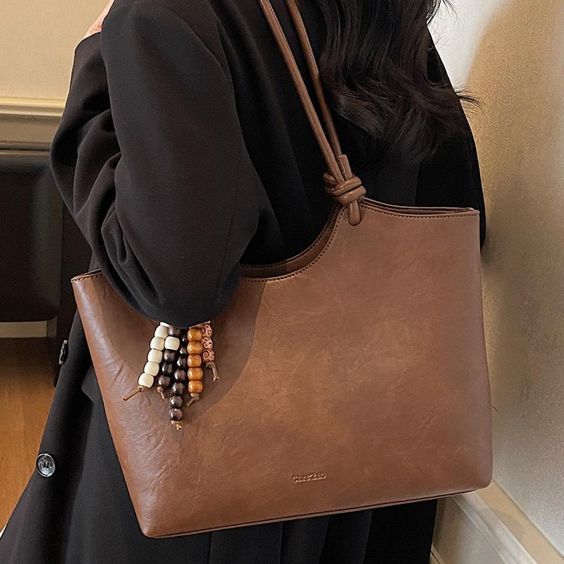 Retro High-appeal Underarm Bag, Large-capacity Commuter Bag, Simple Single-shoulder Tote Bag
