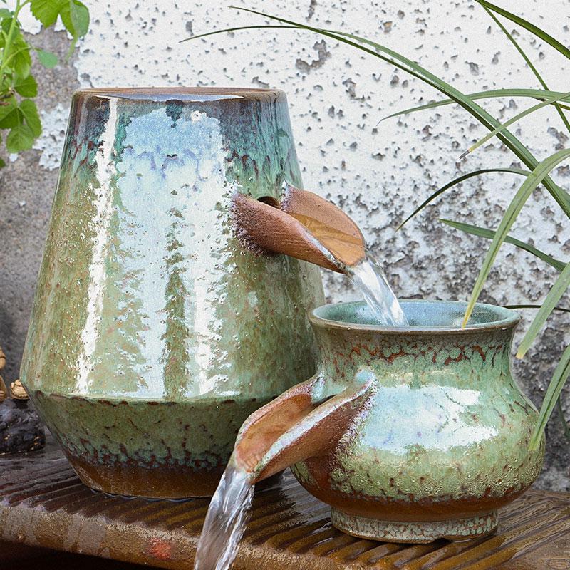 Komplettes Wasserfall-Dekoration Keramik-Aquarium mit zirkulierendem Wasser und Filter für die Wasserlandschaftsgestaltung.