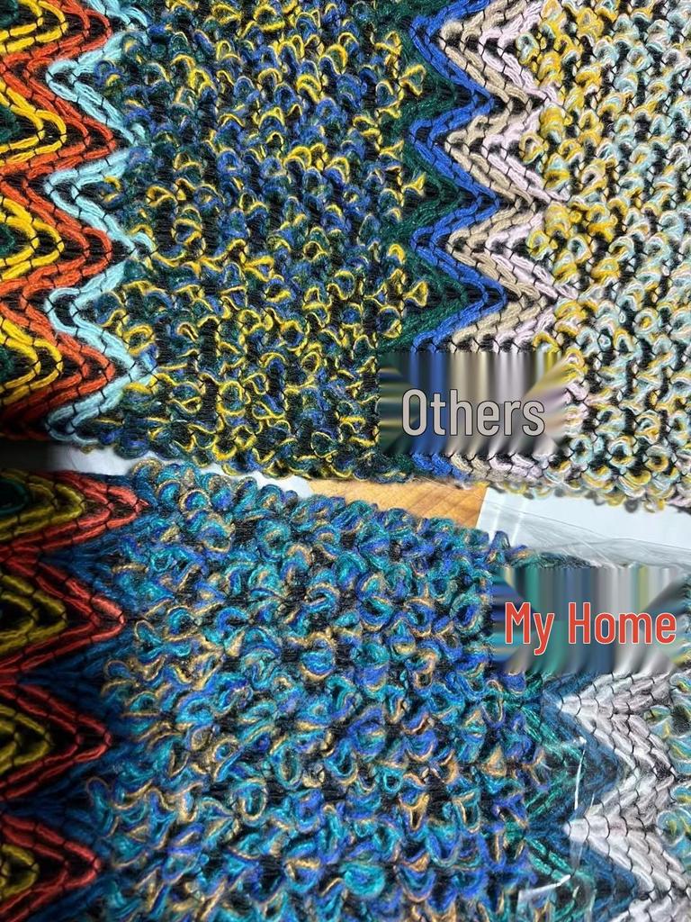 Handgestrickter Schal und Klimaanlagen-Cape im Ethno-Stil mit Quasten