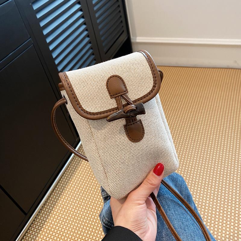 

Простая повседневная маленькая сумка женская новая нишевая дизайнерская сумка-мессенджер универсальная сумка для мобильного телефона модная 13*6*18cm