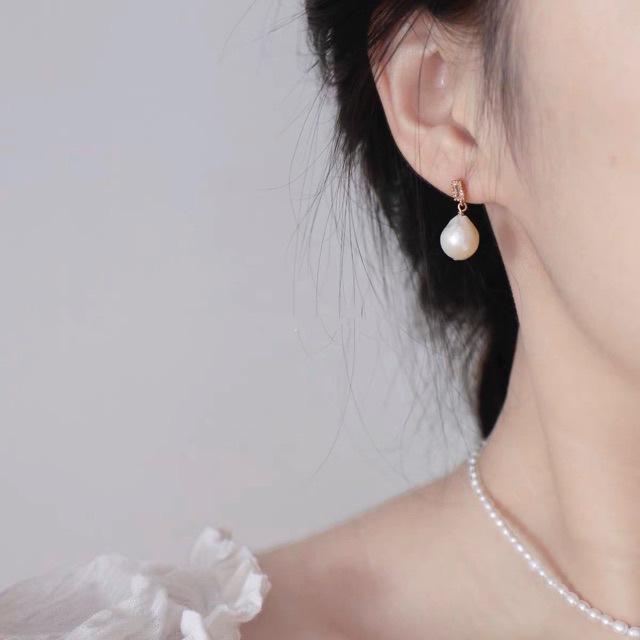 Baroque Natural Freshwater Pearl Stud Earrings 14K Gold-plated French Retro Earrings Silver Needle Temperament Classic Fashion