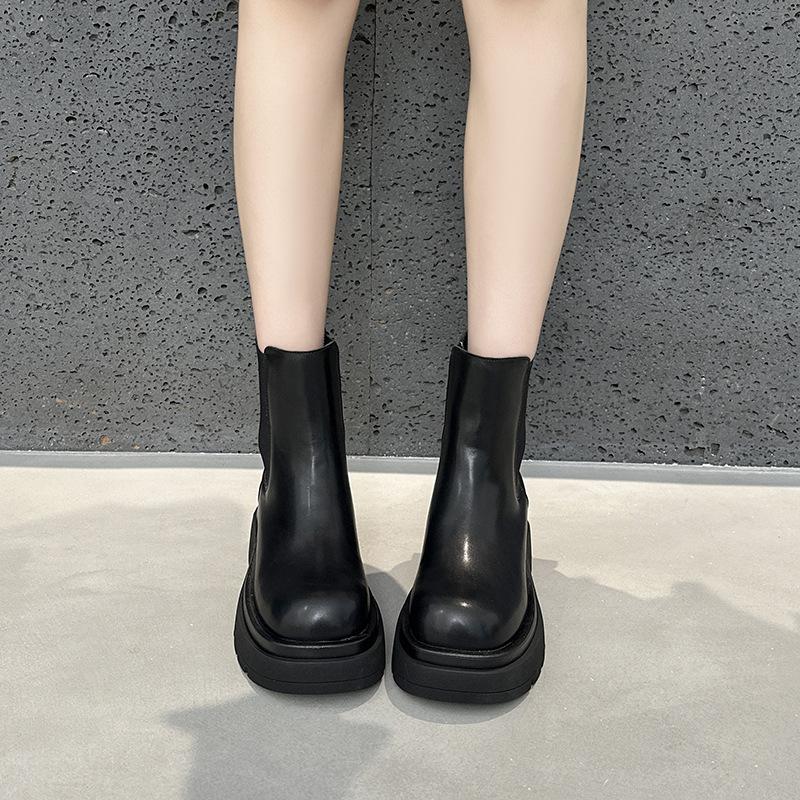 Autumn Thick Soled Short Boots for Women 2026 New Versatile British Style Chelsea Chimney Boots Black Short Boots