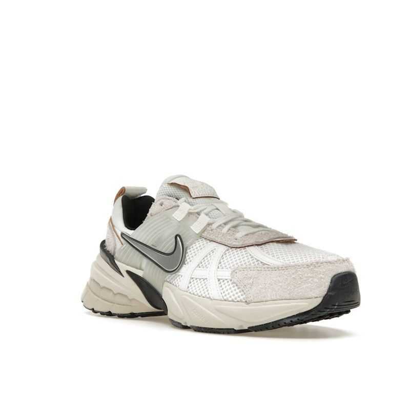 Nike V2K Run Hvit Lys Orewood Brun Dame Sneakers Summit-Hvit Krom FN6703-100