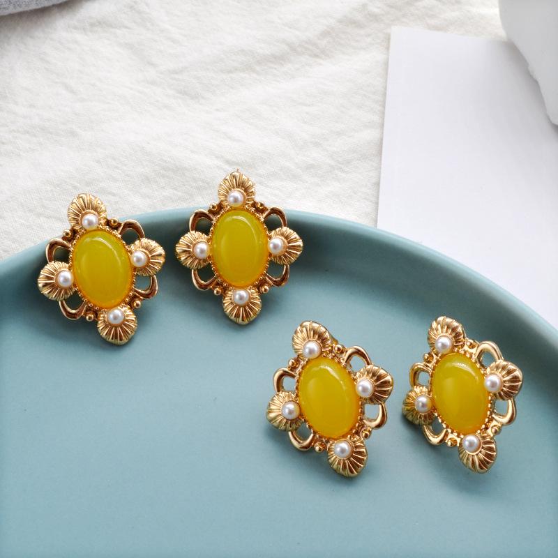

Yellow Retro Flower Stud Earrings in Ancient Style - Christmas Jewelry Clip-On Earrings