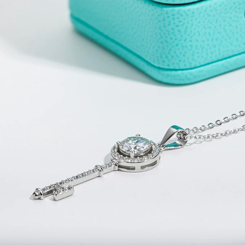 New 1ct D Color Moissanite Diamond Key Pendant Necklace 925 Sterling Silver Necklace For Women