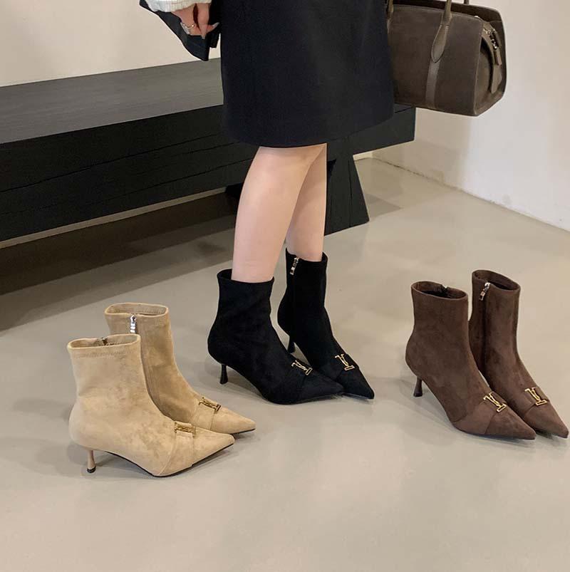 

2025 autumn and winter new retro high-heeled short boots women s thin-heeled metal buckle Martin boots suede temperament elastic thin boots 39 темно-коричневого