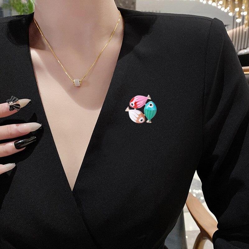 Blucome New Three Small Fish Brooch Men Women Cute Japanese Exquisite Gift Alloy Suit Corsage Scarf Coat Jewelry Pins
