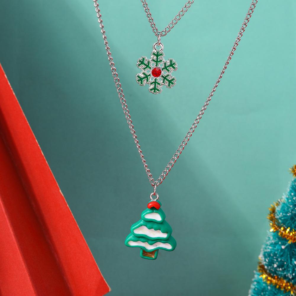 Fashionable Snowflake & Christmas Tree Necklace Set - Versatile European & American Clavicle Chain Jewelry