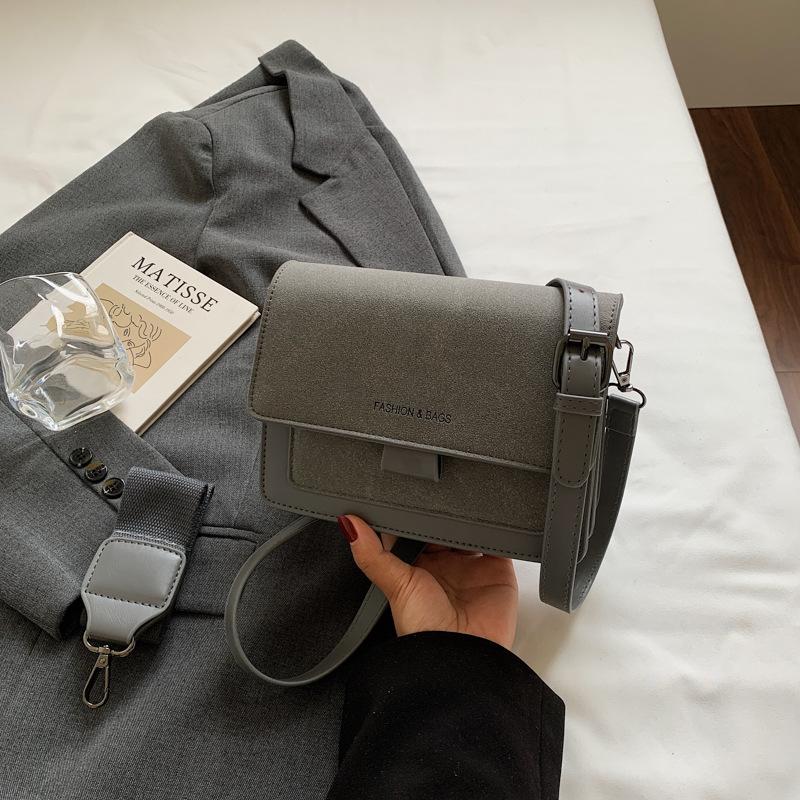 The Small Square Bag Is Fashionable and Stylish. It's A Single-shoulder Bag A Crossbody Bag for Women and A Trendy Commuting Bag