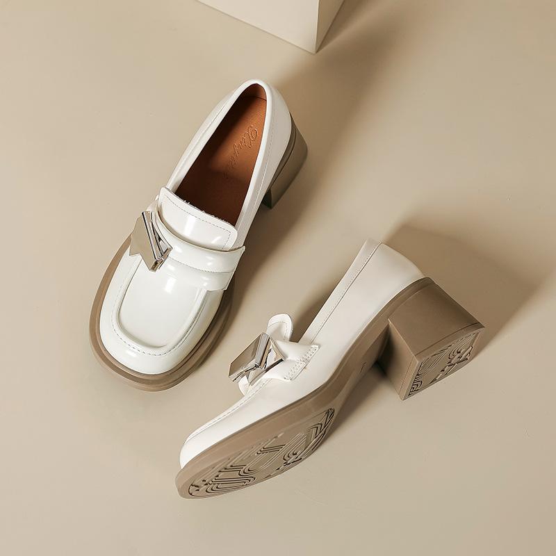 Spot second hair white silver buckle loafers women's 2025 spring new leather British style thick heel small leather shoes