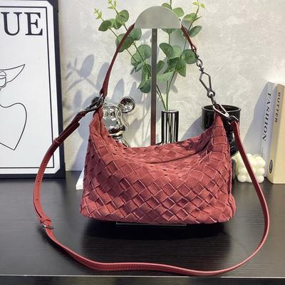 2025 Et Nouveau Style Décoration Rivets Sac pour Chien Tricoté à la Main Mode Sac à Bandoulière à Franges Poignée Unique en Cuir Sac de Fond