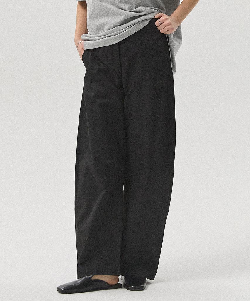 Aheule Vorn Curved Tuck Chino Pants_Black