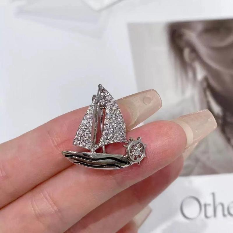 Exquisite Small Sailboat Brooch Pins for Women Men Unisex Rhineston Zircon Lapel Pins Successful Badge Party Suit Jewelry Gifts