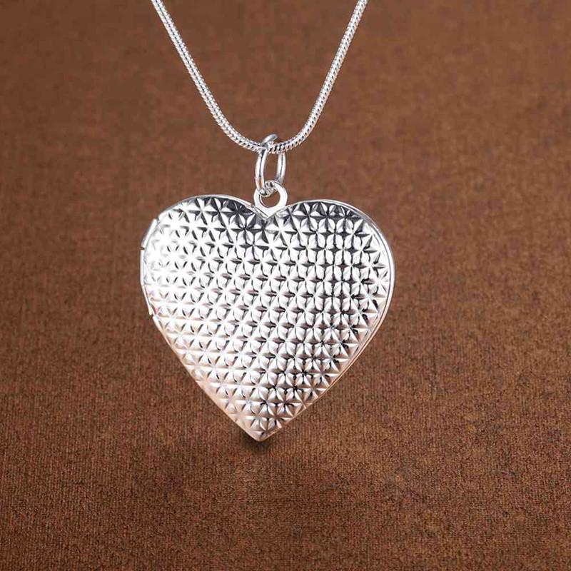 Silver-Plated Heart-Shaped Photo Frame Necklace with European and American Design