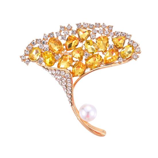 Women Brooch High-Gloss Rhinestone Inlay Faux Pearl Decor Ginkgo Leaf Design Lapel Pin Non-Slip Buckle Scarf Badge Clothing Bags