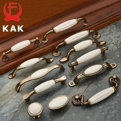 Accessori e parti di mobili – Maniglie per porte