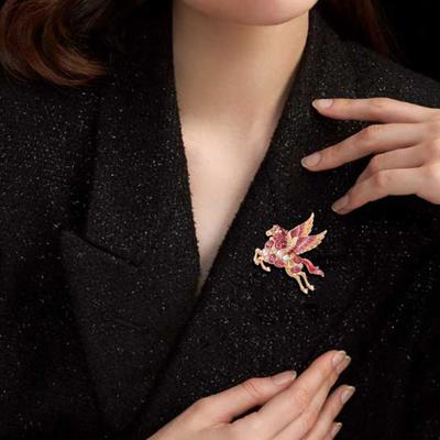 Horse Brooch Colorful Shiny Rhinestone Enamel Wings Galloping Design Versatile Lapel Pin Collars Sweaters Bags Badge