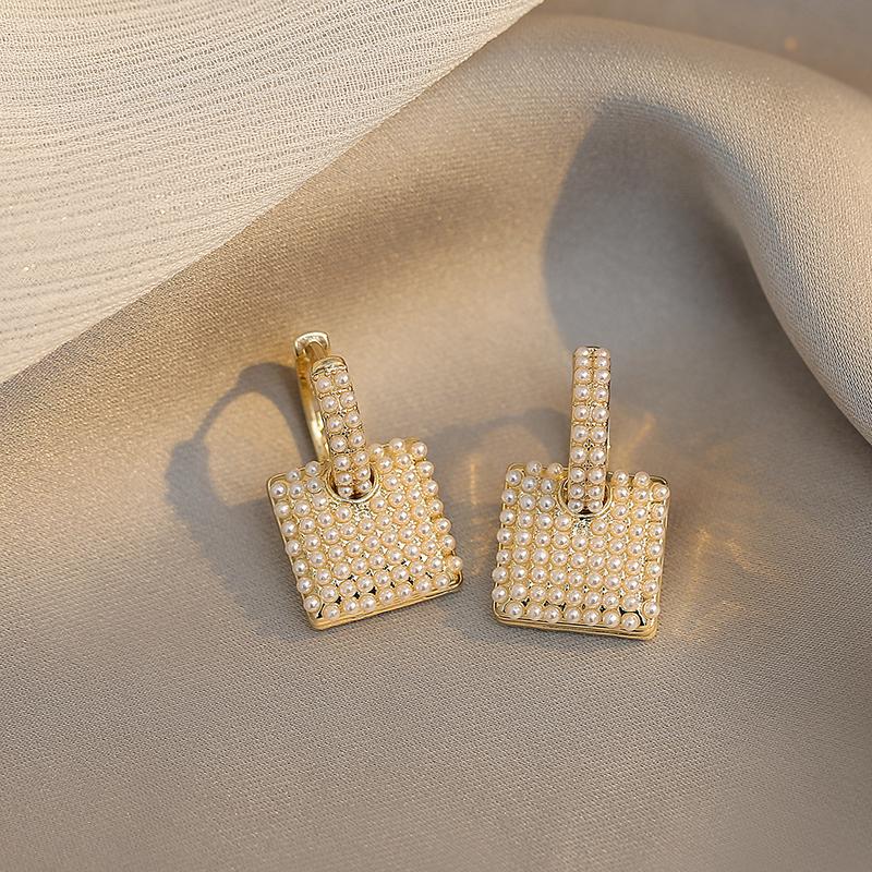 

2026 Design Sense Small Pearl Geometric Squaer Pendant Earrings For Woman Korean Fashion Jewelry Party Girls Luxury Accessories