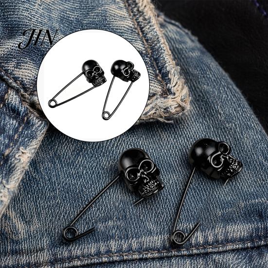 Black Skull Pin Brooch, Safety Brooch with Lock Design, 3D Carving Halloween Punk Accessory for Jackets Lapels Backpacks Gift Three-dimensional