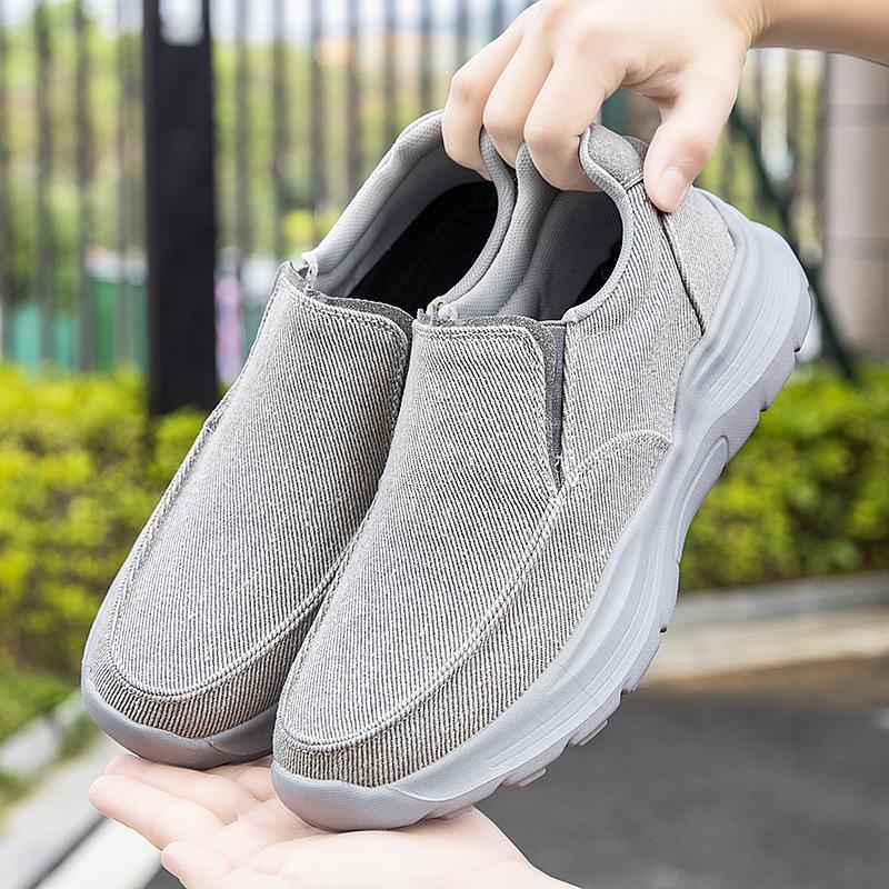 Men's Spring Slip-on Walking Shoes: Breathable Mesh, Lightweight, Large Size, Perfect for Middle-aged & Elderly Casual Wear.
