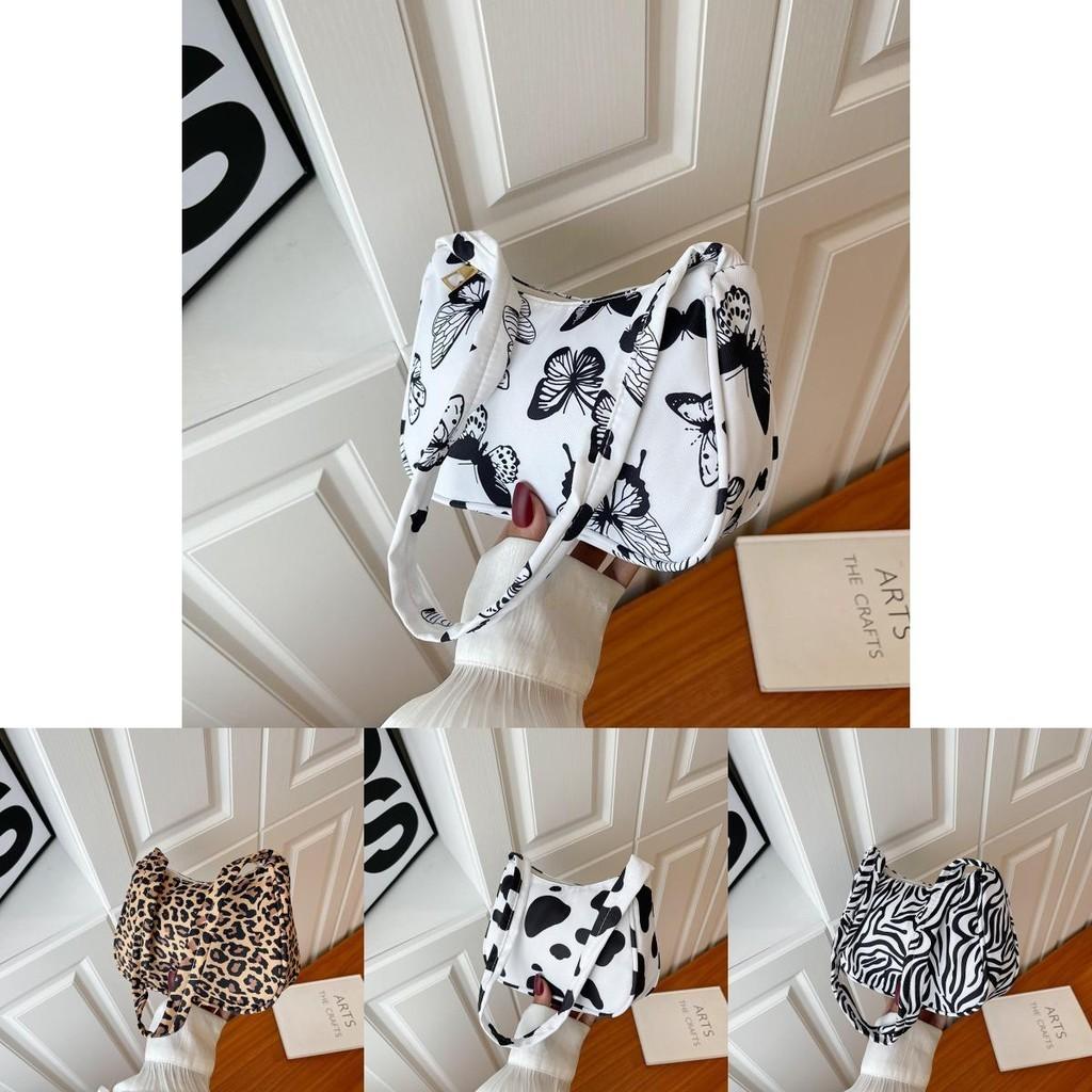 Trendige Mini-Tragetasche im urbanen, minimalistischen Stil, Kissenform, Reißverschluss, weiches Polyester