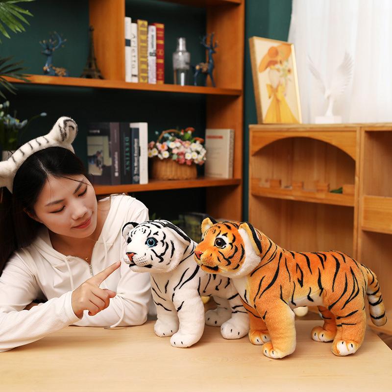 Niedliche niedliche stehende kleine Tigerpuppe Plüschtier weißer Tiger Sibirischer Tiger Puppe Junge Stoffpuppe