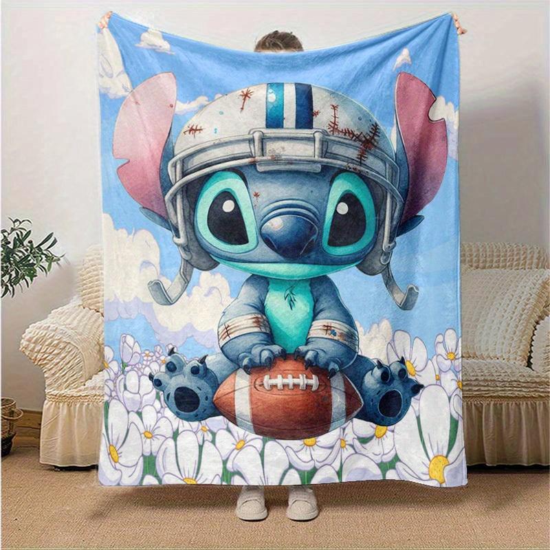 

1pc. Cute Stitch Football Player Design Blanket, Cartoon Stitch Holding Football Pattern Throw Blanket for Home Decor, Gift Idea for Family and Friend 130x150cm