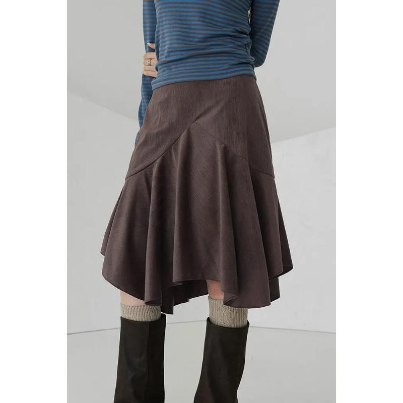 

Женская коричневая замшевая юбка-миди с высокой талией, асимметричной оборкой M коричневый