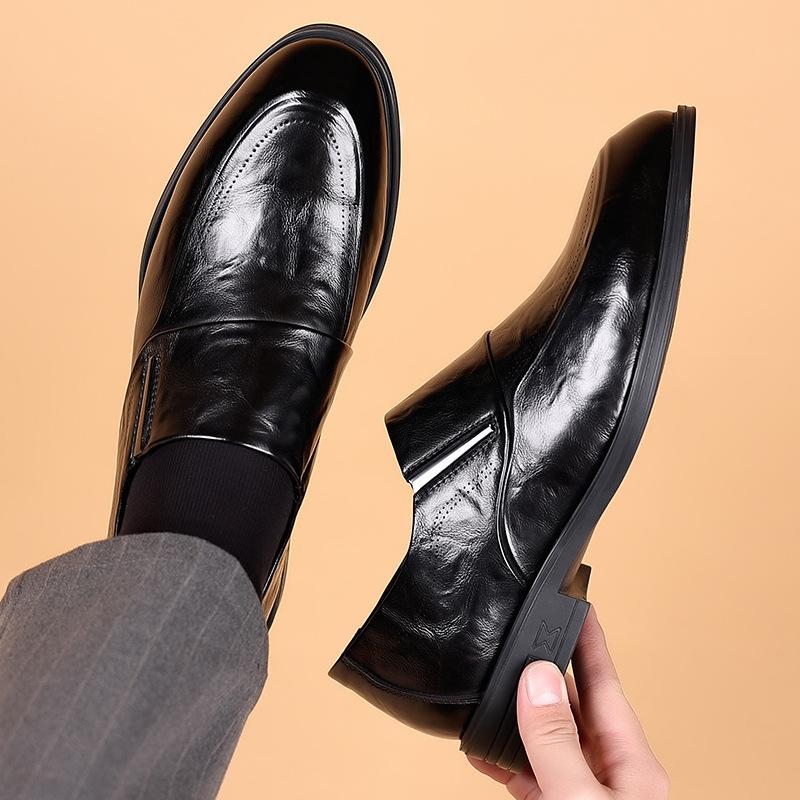 Spring new men's business leather shoes formal soft leather men's gentleman's men's shoes live broadcast popular pointed inner height-increasing shoes