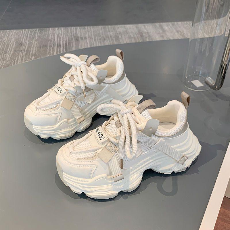 Platform dad shoes for women and small people increase in height. New early autumn muffin casual sports shoes are lightweight.