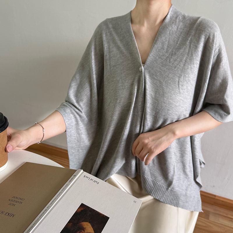 Temperamental Slimming Knitted Shawl: Women's Solid Color Sleeveless Cardigan for Air-Conditioned Rooms