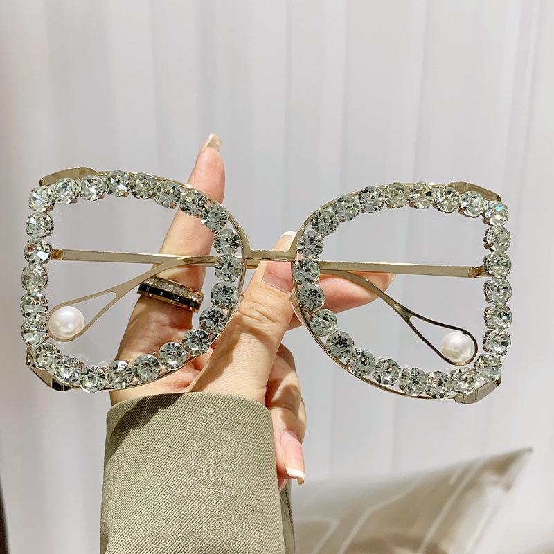 Trendy Oversized Rhinestone Sunglasses with Ocean Lens - European & American Style