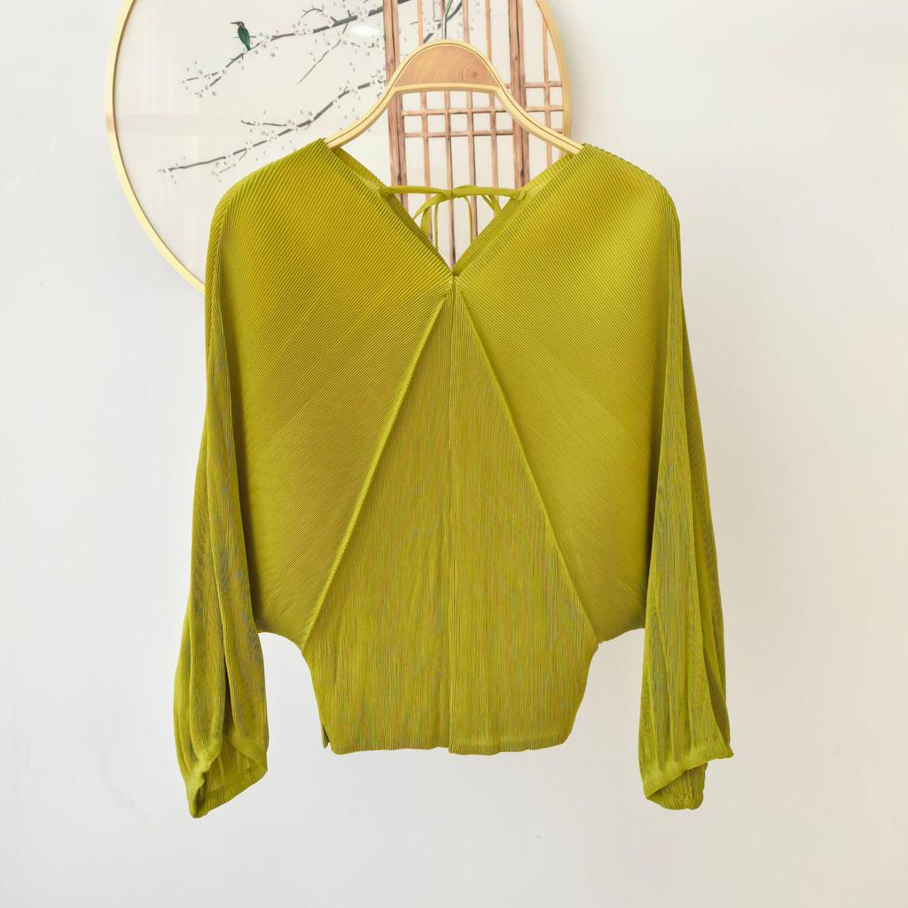 2026 Spring Miyake High-End Pleated Light Luxury Batwing Sleeve Slimming Top