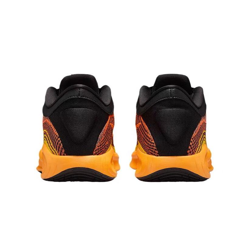 Nike GT. Chaussures de basketball pour hommes Hustle Academy