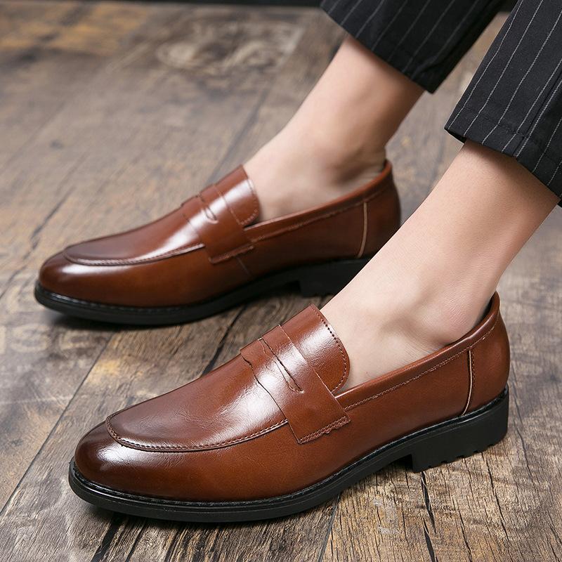 

Чоловічі чорні ділові туфлі корейська версія трендових чоловічих туфель з м якої шкіри, універсальні британські туфлі з гострим носком на одній педалі 44 коричневий