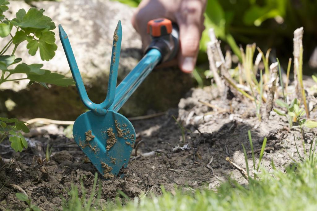 GARDENA Hand Two Combi 6cm Product Up To 25 Years Hoe, Heart-Shaped, Claws, System, Turquoise, Wide, 8911-20, Warranty